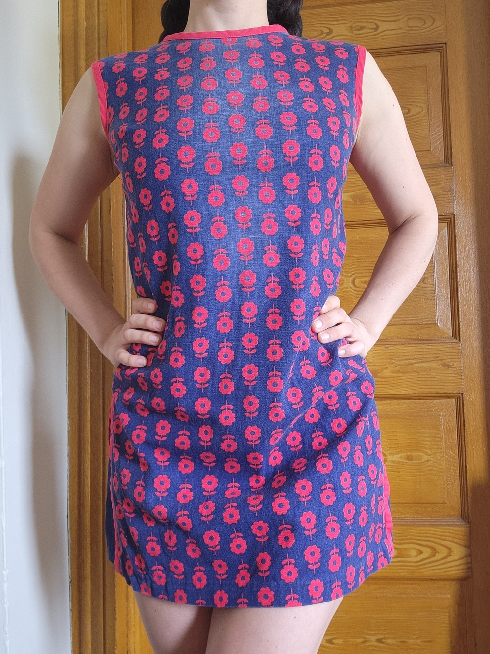 Vintagw Sleeveless Navy and Red Floral Shift Dress